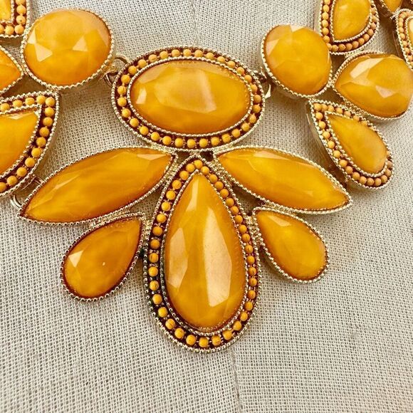 Yellow and gold tone statement necklace - Picture 7 of 8